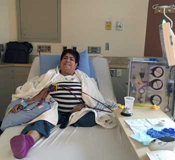 Photo of Michelle during her hemodialysis treatment